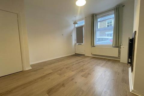 2 bedroom end of terrace house to rent, York Street, Cambridge,