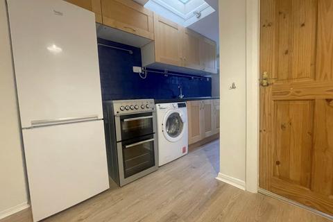 2 bedroom end of terrace house to rent, York Street, Cambridge,