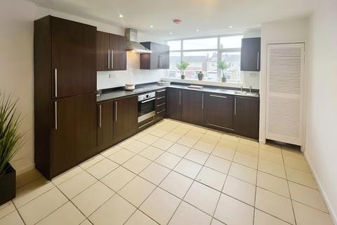 3 bedroom maisonette for sale, 28 Branstree Drive, Holbrooks, Coventry, West Midlands CV6 6GB