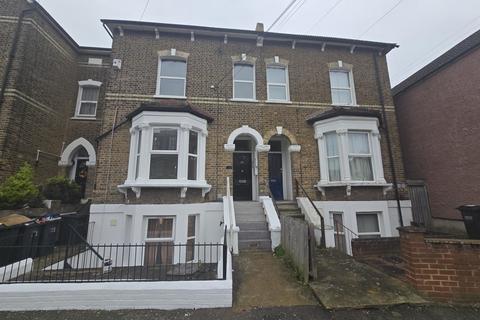 2 bedroom flat to rent, Broad Green Avenue, CR0