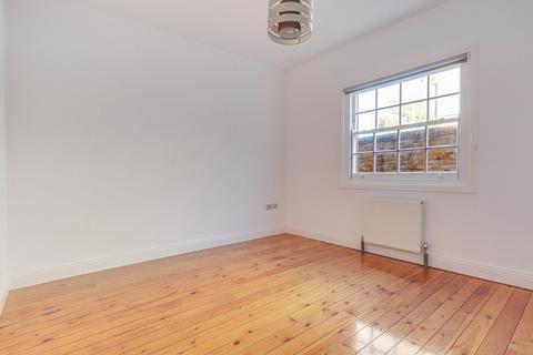 94 Horseshoe Crescent, Shoeburyness, Southend-on-sea, SS3 9WL