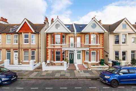 4 bedroom house to rent, Marine Avenue, Hove