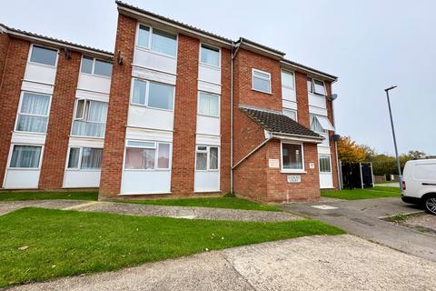 2 bedroom flat to rent, Raeburn Court, Chelmsford, Essex, CM1