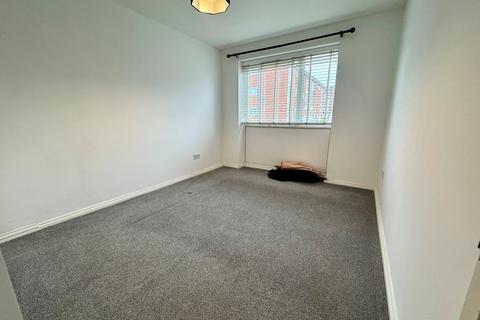 2 bedroom flat to rent, Raeburn Court, Chelmsford, Essex, CM1