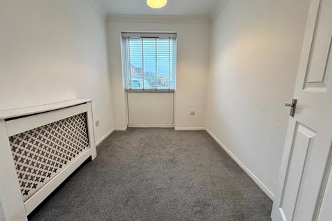 2 bedroom flat to rent, Raeburn Court, Chelmsford, Essex, CM1