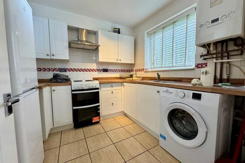 2 bedroom flat to rent, Raeburn Court, Chelmsford, Essex, CM1