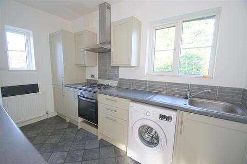 2 bedroom flat to rent, Sandringham Crescent, Leeds