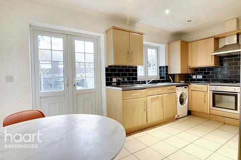 3 bedroom end of terrace house for sale, Fullwell Avenue, Clayhall