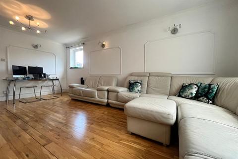 2 bedroom flat to rent, Belsize Road, South Hampstead