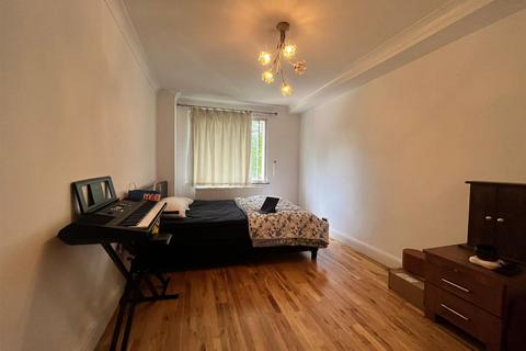 2 bedroom flat to rent, Belsize Road, South Hampstead