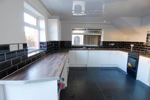 3 bedroom end of terrace house to rent, Fuschia Gardens, Hebburn