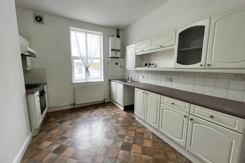 2 bedroom flat to rent, Park Road, Bingley, West Yorkshire, UK, BD16