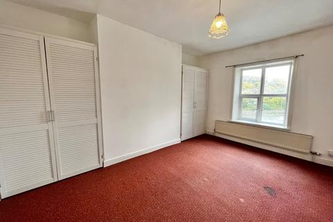 2 bedroom flat to rent, Park Road, Bingley, West Yorkshire, UK, BD16