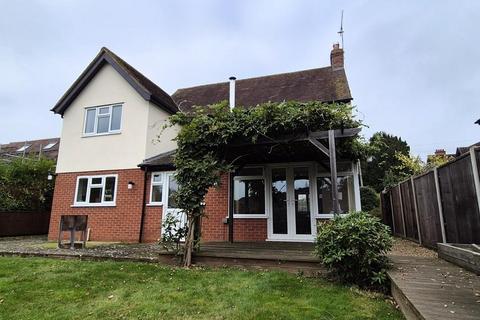 4 bedroom detached house to rent, Lingen Avenue, Hereford