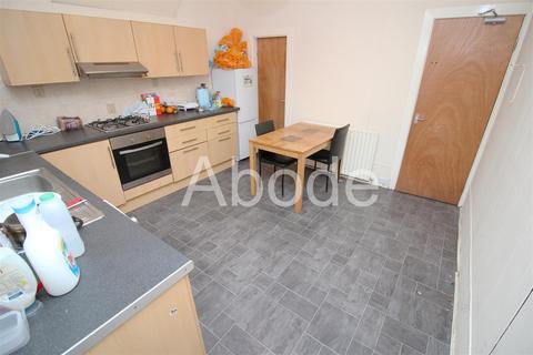 3 bedroom house to rent, Welton Mount, Hyde Park, Leeds
