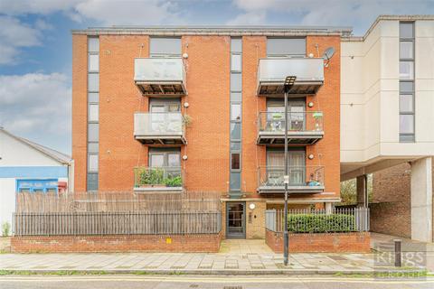 2 bedroom flat for sale, Frogwell Close, London