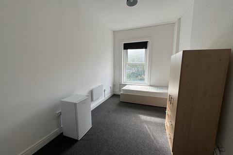 Studio to rent, Holdenhurst Road, Bournemouth, BH8