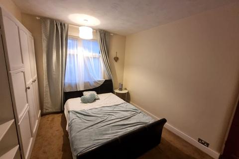 3 bedroom terraced house to rent, Wilmington Gardens, Barking IG11