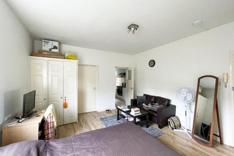 Studio to rent, Princes Avenue, London N10