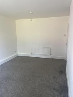 2 bedroom flat to rent, Grange Road, Doncaster DN6