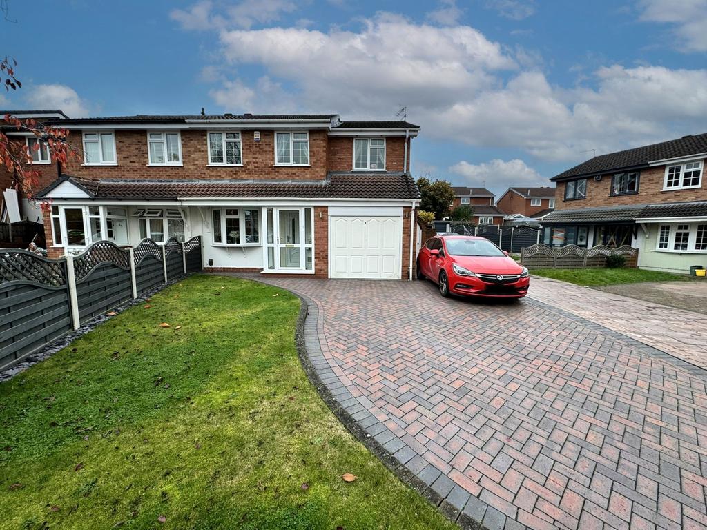 Gurnard Close, Willenhall 3 bed semi-detached house - £280,000