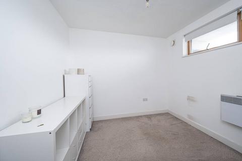 2 bedroom flat to rent, 3 Meath Crescent, London E2