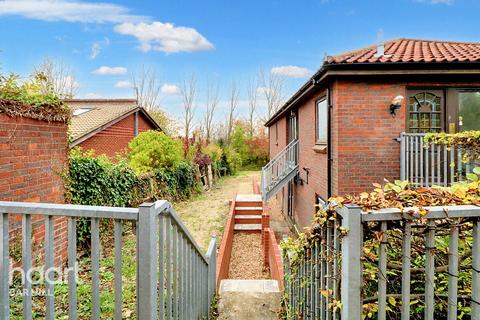 2 The Fairway, Bar Hill, Cambridge, CB23 8SR