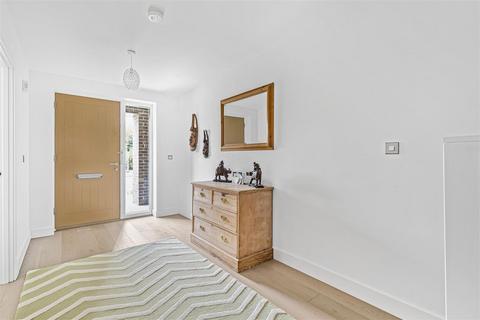 5 bedroom end of terrace house for sale, Knightly Avenue, Cambridge CB2