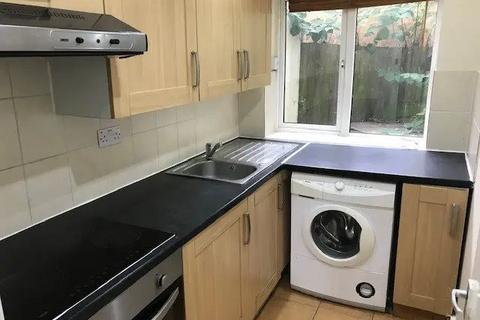 3 bedroom semi-detached house to rent, Stevens Cottages, Willesden Green