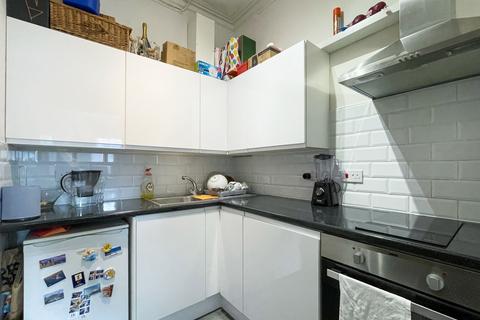 Studio to rent, Princes Avenue, London N10