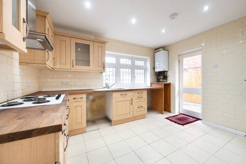 4 bedroom semi-detached house to rent, Sudbury Court Road, Harrow, HA1