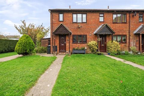 3 bedroom end of terrace house for sale, Simons Close, Crowborough