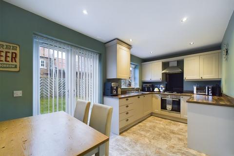 3 bedroom end of terrace house for sale, Priory Close, Nafferton, YO25 4AT