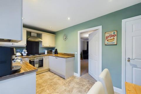 3 bedroom end of terrace house for sale, Priory Close, Nafferton, YO25 4AT