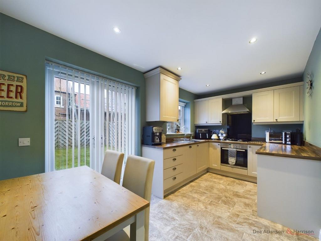 Kitchen/Dining Area