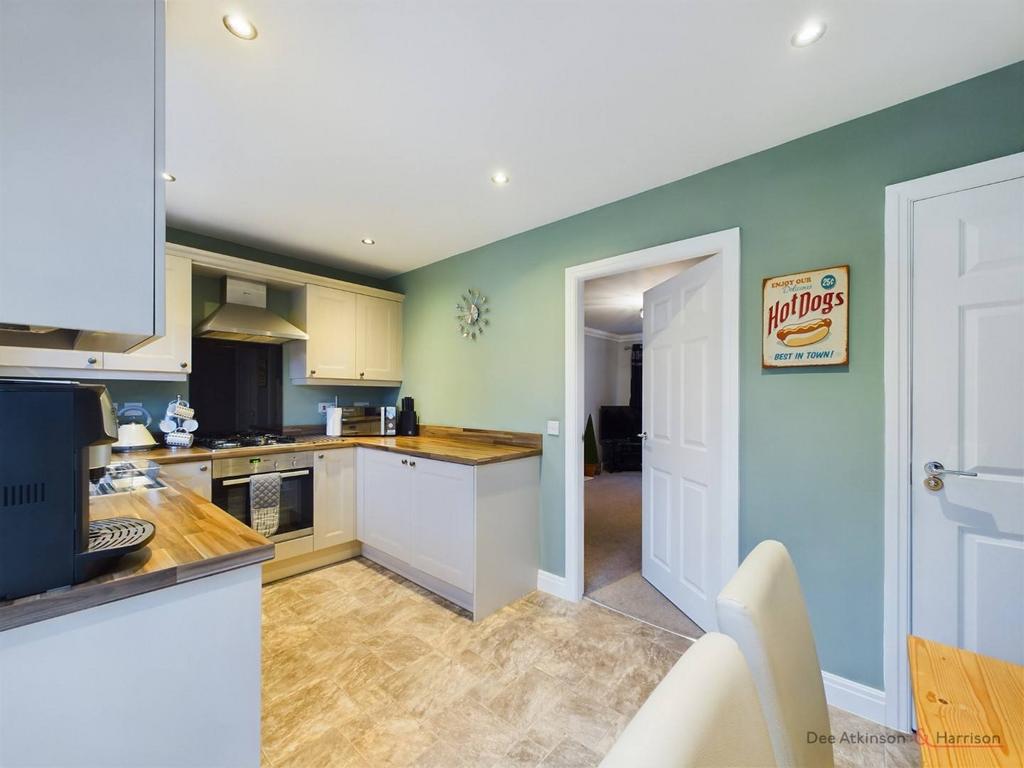 Kitchen/Dining Area