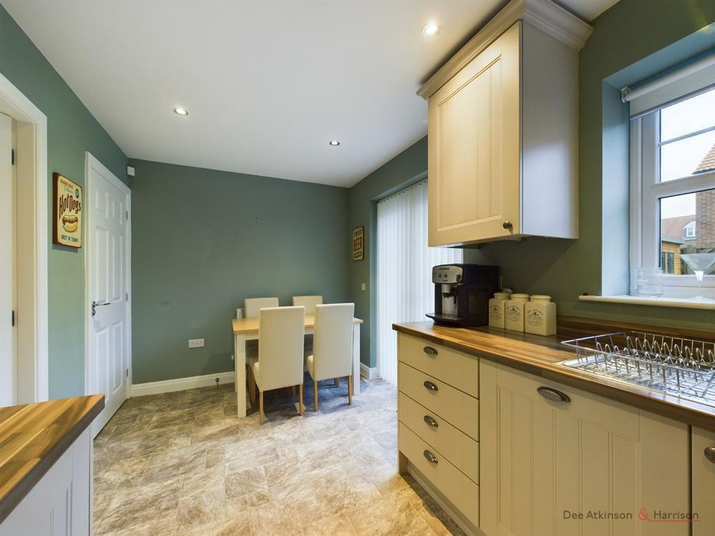 Kitchen/Dining Area