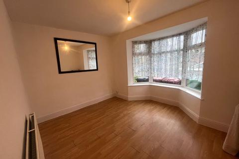 3 bedroom house to rent, Edilom Road, Manchester