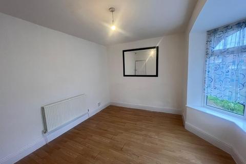 3 bedroom house to rent, Edilom Road, Manchester