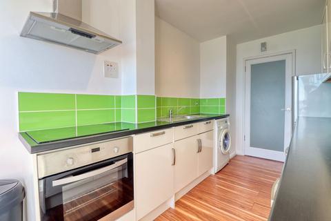2 bedroom flat to rent, The Esplanade, Frinton-on-Sea CO13