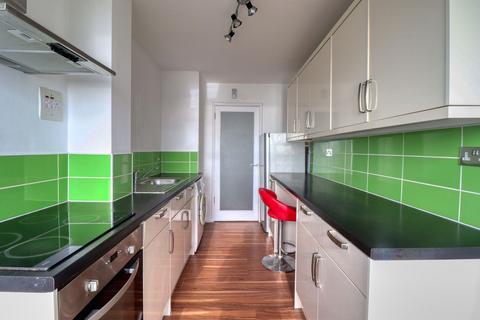 2 bedroom flat to rent, The Esplanade, Frinton-on-Sea CO13