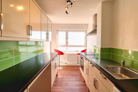 2 bedroom flat to rent, The Esplanade, Frinton-on-Sea CO13