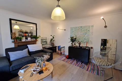 3 bedroom ground floor maisonette to rent, Graham Road, London E8