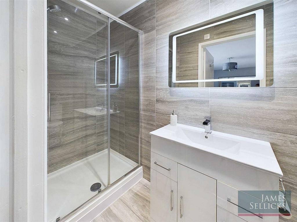 Ensuite shower room