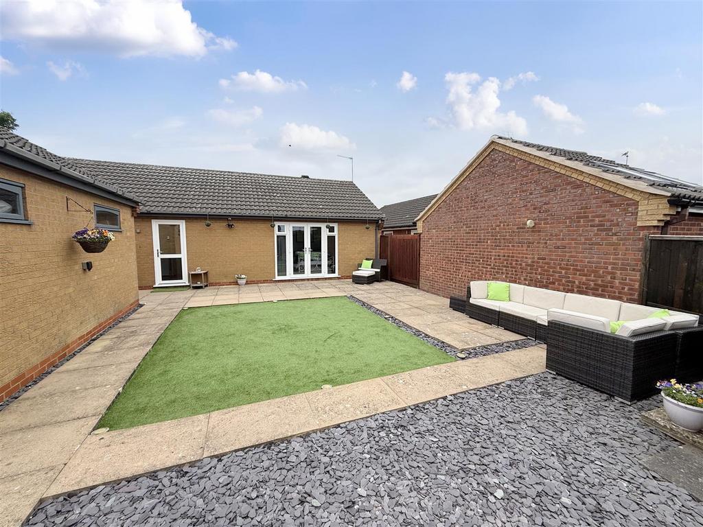 Low maintenance south facing rear garden