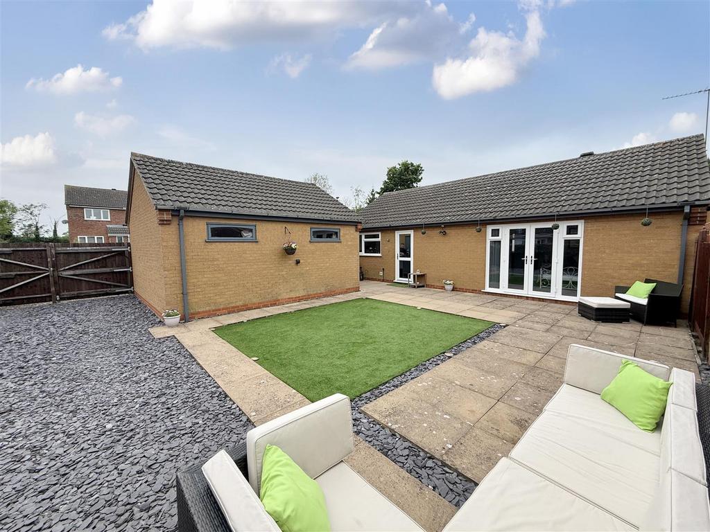 Low maintenance south facing rear garden