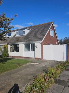 3 bedroom bungalow to rent, Vale Crescent, Southport, PR4