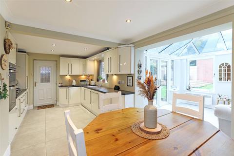 3 bedroom detached house for sale, Silcoates Drive, Wrenthorpe, Wakefield, West Yorkshire, WF2