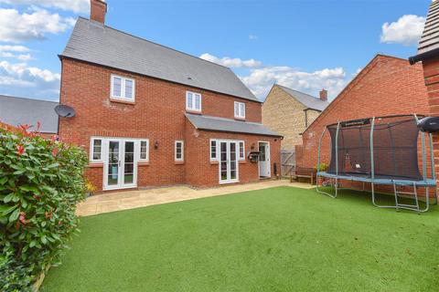 4 bedroom detached house for sale, Cripps Road, Roade, Northampton