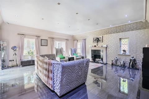 Oak Trees Heather Close, Kingswood, Tadworth, KT20 6NY
